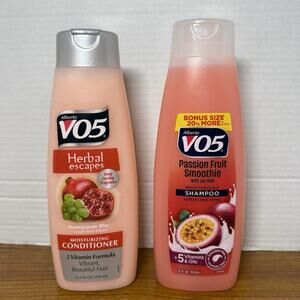 VO5 Passion Fruit Smoothie Shampoo & Pomegranate Conditioner Set